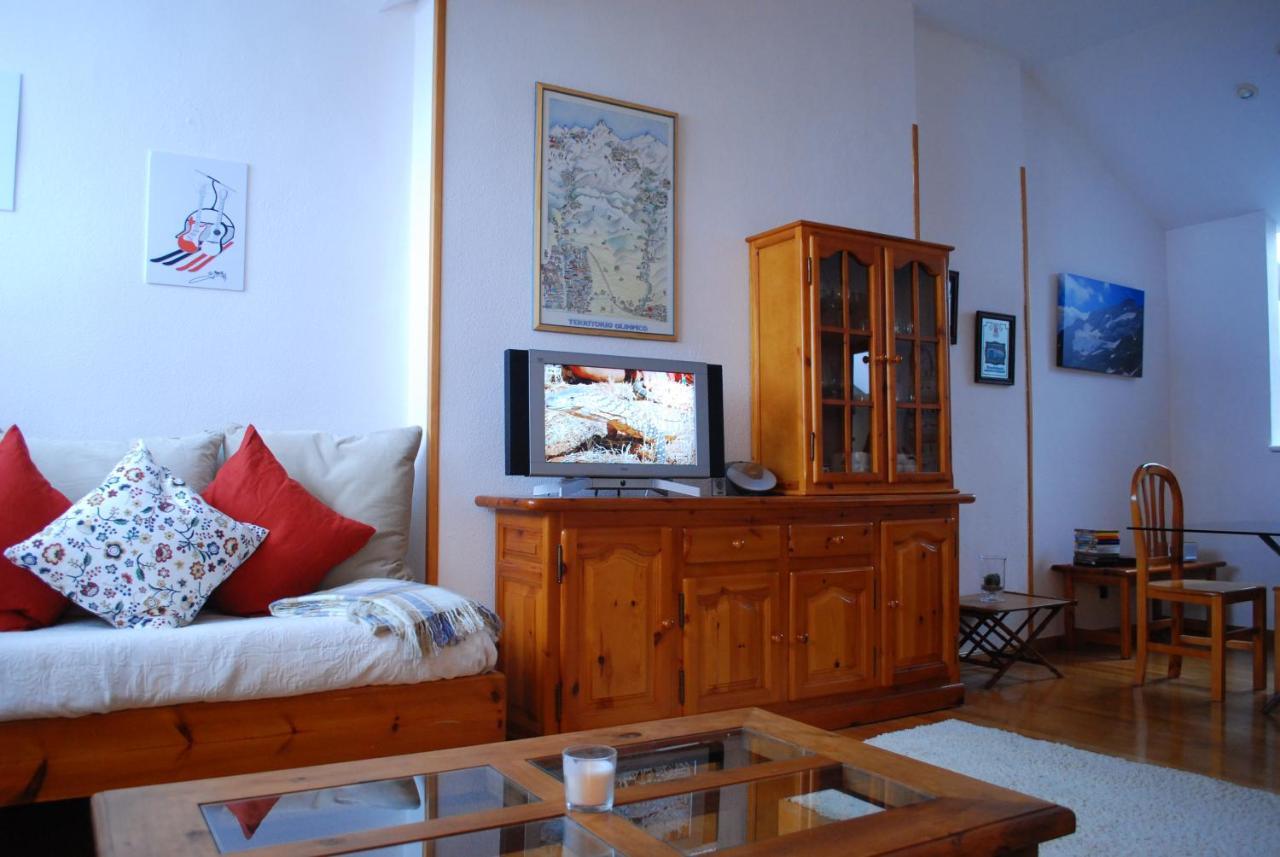 Apartamento Aticoroel Appartement Jaca Buitenkant foto